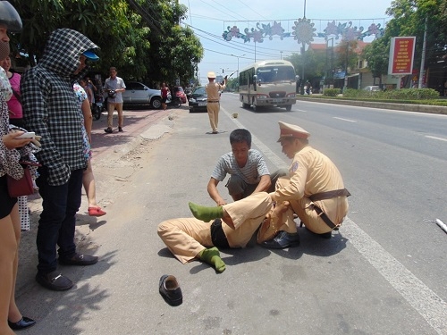 tai nạn tài xế xe BMW say rượu đâm cảnh sát