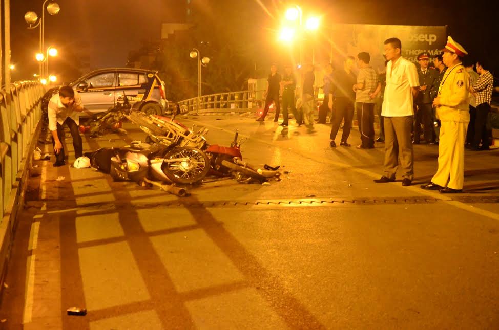 tai nạn tại ngã tư chùa bộc thái hà